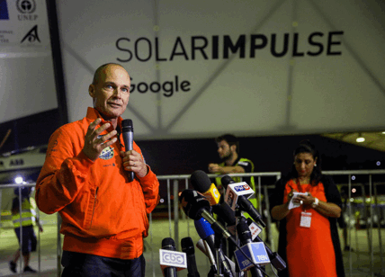 Solar Impulse 2, l'impresa è compiuta: giro del mondo senza carburante