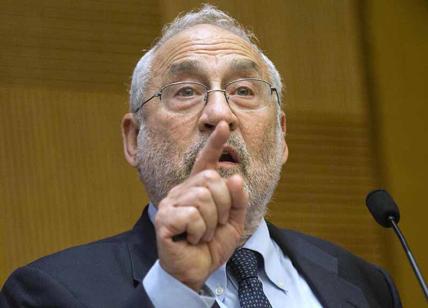 "L'euro porterà l'Italia al disastro": l'allarme del Nobel Stiglitz
