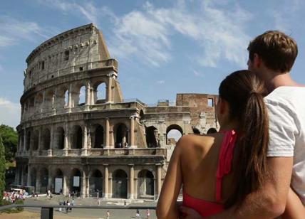 Turista giapponese derubato al Colosseo: arrestata baby gang di borseggiatrici