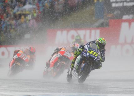 MotoGP, Valentino Rossi sanzionato sotto il diluvio in Australia