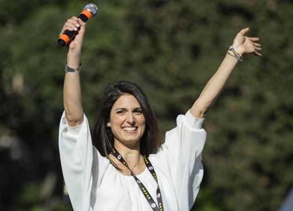 Virginia Raggi asfalta il Pd: è il primo sindaco donna di Roma. Svolta