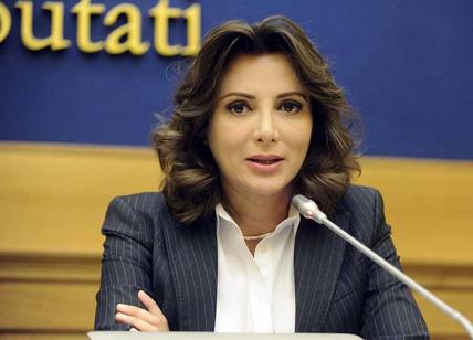 Emergenti a sinistra: ecco chi è Anna Falcone, l'anti-Boschi Emergenti a sinistra: ecco chi è Anna Falcone, l'anti-Boschi