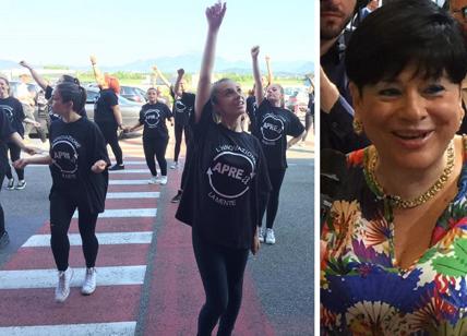 Innovazione in Lombardia, polemica Pd sul flash-mob pro-Aprea. FOTO Innovazione in Lombardia, polemica Pd sul flash-mob pro-Aprea. FOTO