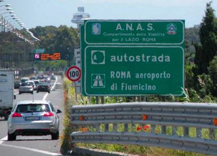 L'autostrada come parcheggio. Attesa per i voli: caos sulla Roma-Fiumicino