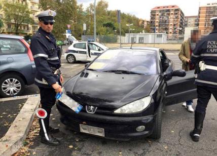 Circolava con auto sequestrata e patente scaduta: maxi multa da 5mila euro