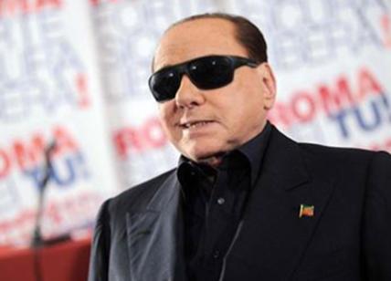 Berlusconi fa flop in tv da Costanzo. L'ex Cav e' ormai al tramonto? VOTA
