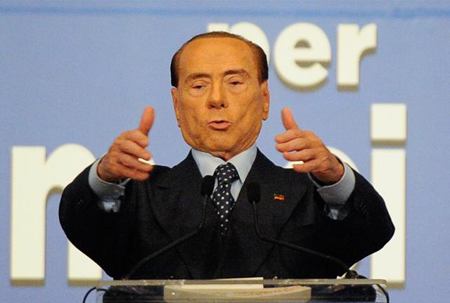 SCHIAFFO 3 - Silvio Berlusconi, leader di Forza Italia. “Mezzo milione di migranti in Italia per delinquere”, dichiara dalla D'Urso. E poi criticano Matteo Salvini... SCHIAFFO 3 - Silvio Berlusconi, leader di Forza Italia. “Mezzo milione di migranti in Italia per delinquere”, dichiara dalla D'Urso. E poi criticano Matteo Salvini...