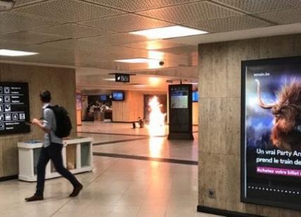 Bruxelles, l'attentatore aveva precedenti per reati sessuali."Bomba di chiodi"