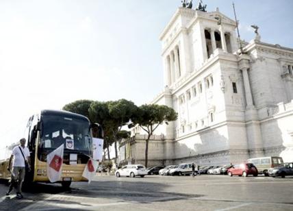 Roma, è guerra tra bus turistici e Comune: ricorso al Tar contro il piano M5S