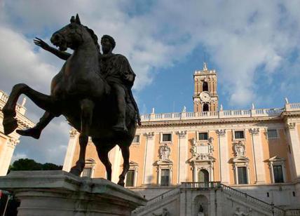 Roma, soldi in cambio di permessi ad ambulanti: blitz negli uffici del Comune