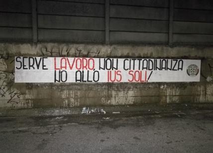 CasaPound, "Serve lavoro, non lo Ius soli": striscioni in tutta Lombardia