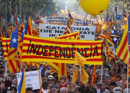 Spagna, indipendentisti catalani tornano in piazza a Barcellona