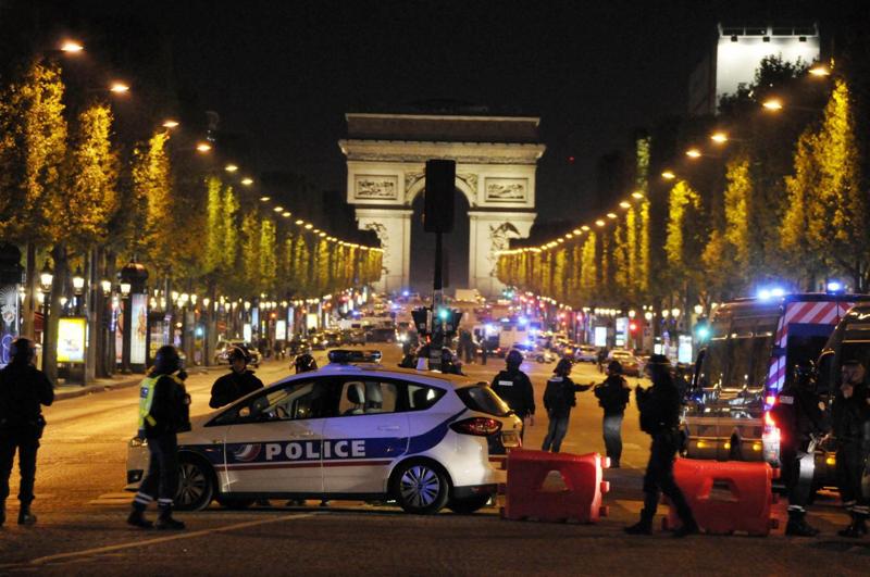 Champs Elysees attentato