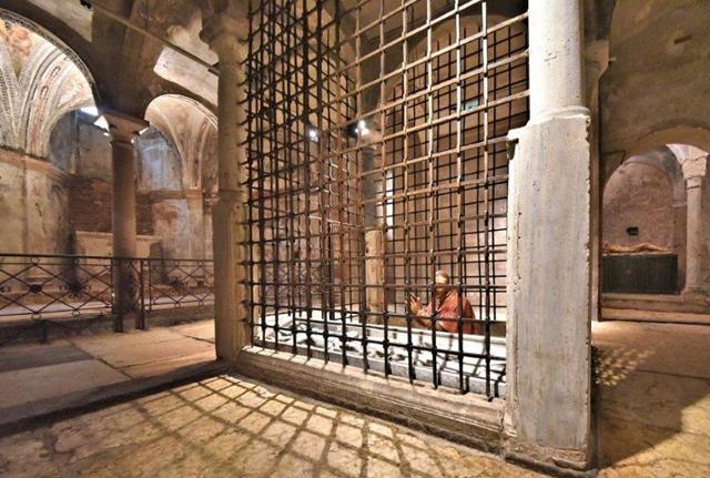 La cripta di San Sepolcro La cripta di San Sepolcro