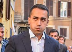 Il Foglio vs. M5s: "Hanno cambiato il programma". Replica: "Solo falsità"