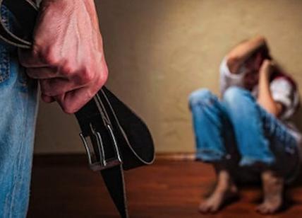 Incinta, torturata e costretta a prostituirsi: 23 anni, schiava del compagno