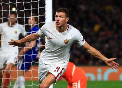 Dzeko, gol alla Van Basten di fronte al Chelsea di Antonio Conte. Video