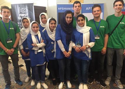 6 ragazzi dell’Istituto Buonarroti-Pozzo di Trento con le 6 studentesse afghane, cui era stato negato per ben due volte il vist