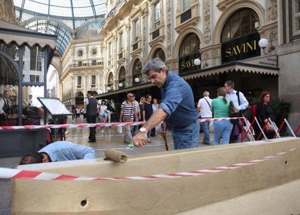 Milano, cena per i 150 anni della Galleria: jersey anti-terrorismo color oro Milano, cena per i 150 anni della Galleria: jersey anti-terrorismo color oro