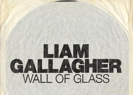 Liam Gallagher debutta con il singolo e video da solista WALL OF GLASS
