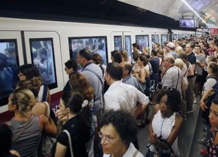 Nomade incinta derubava i turisti nella metro a stazione Termini: denunciata