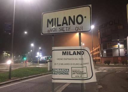 Milano, manifesti pro autonomia sotto i cartelloni d'ingresso in città. FOTO