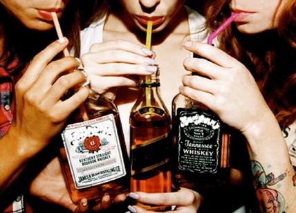 L'alcol è una piaga per gli adolescenti. 9 su 10 bevono, il 40% si ubriaca