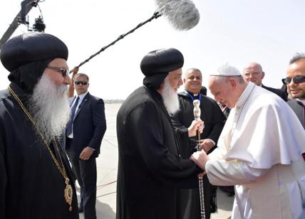 Papa Francesco senza blindata in Egitto: show nazionalpopolare