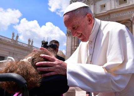 Papa Francesco visita la casa famiglia di Tor De' Schiavi per ragazzi disabili
