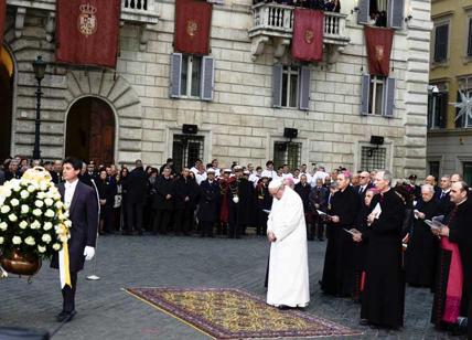 Papa Francesco omaggia Roma. Immacolata, il rito sacro si rinnova