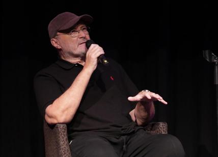 Phil Collins scivola in bagno, rinviati gli show di Londra Phil Collins scivola in bagno, rinviati gli show di Londra