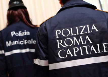 Roma, ubriaco molesta e aggredisce i turisti: arrestato venditore abusivo