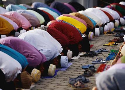Invasione musulmana: con 1200 moschee abusive l'Islam mette radici in Italia