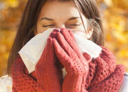Via l'influenza, arriva il super raffreddore. Stessi sintomi ma dura meno