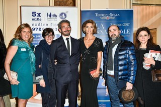 Teatro alla Scala al completo a favore della Fondazione Francesca Rava Teatro alla Scala al completo a favore della Fondazione Francesca Rava