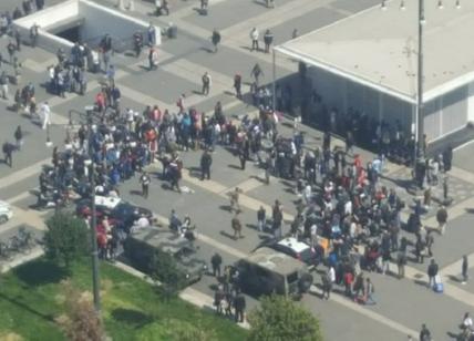 Milano, extracomunitari aggrediscono le forze dell'ordine in Stazione Centrale Milano, extracomunitari aggrediscono le forze dell'ordine in Stazione Centrale