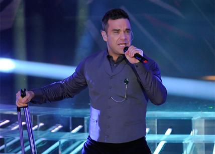Robbie Williams: anomalie al cervello per la star che va in terapia intensiva