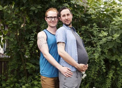 Trans e gay diventano "mamma" e papà: la storia estrema di Trystan e Biff