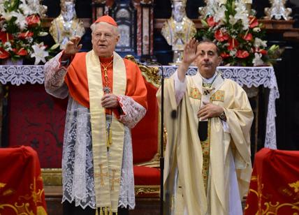Scola consegna il Pallio di papa Francesco al nuovo arcivescovo Delpini
