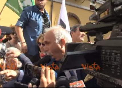 Di Battista sbaglia piazza e viene fischiato Di Battista sbaglia piazza e viene fischiato