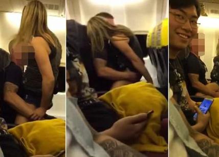 Sesso su volo Ryanair: coppia fa sesso su Ryanair. Volo a luci rosse. VIDEO