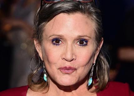 Carrie Fisher, svelate le cause della sua morte. Apnea nel sonno e droghe Carrie Fisher, svelate le cause della sua morte. Apnea nel sonno e droghe