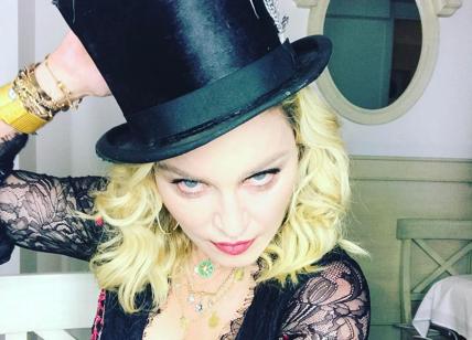 Madonna in Puglia: festeggia il suo compleanno ballando la pizzica. Video