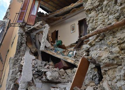 Terremoto: ricostruite solo 18 case su 100 mila. Ricostruzioni all'italiana...