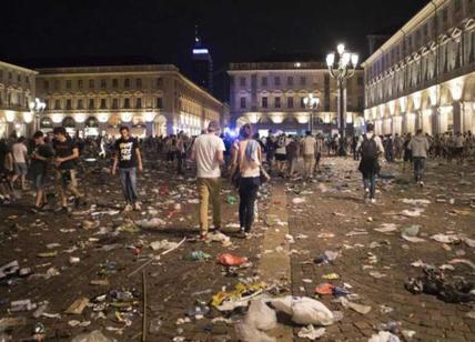Piazza San Carlo, otto arrestati: tentarono rapina con spray creando il panico
