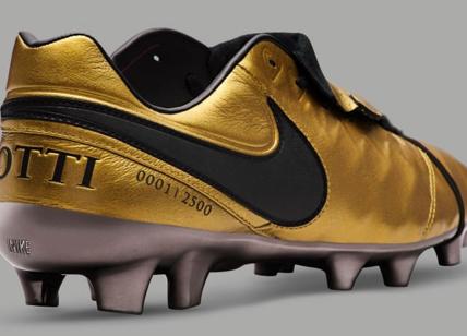 Totti, scarpini Nike d'oro per il suo ultimo derby Roma-Lazio