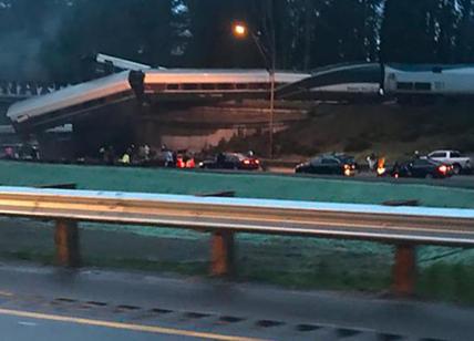 Seattle, treno deraglia da un ponte e cade sulle auto. Tre morti