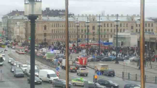 San Pietroburgo, bombe nella metro. Morti e feriti. TUTTE LE FOTO E I VIDEO