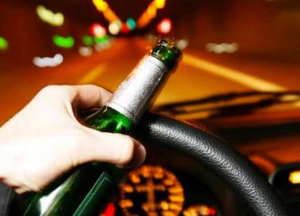 Coronavirus, viola decreto ed esce di casa: ubriaca alla guida travolge 3 auto