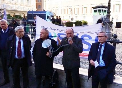 Vertenza Askanews, sit-in dei giornalisti. Renato Zero e Fiorello solidali